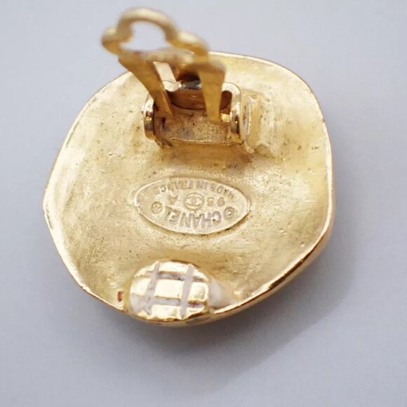 CHANEL CC Logo Button Earrings 95A Clip-On Gold France Vintage 34RK706 - Picture 7 of 9